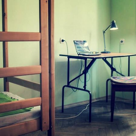Magic Bus Hostel Лвив Екстериор снимка