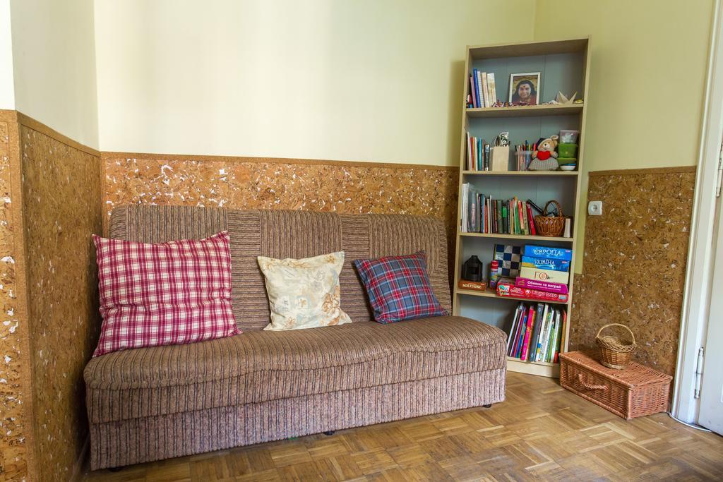 Magic Bus Hostel Лвив Екстериор снимка