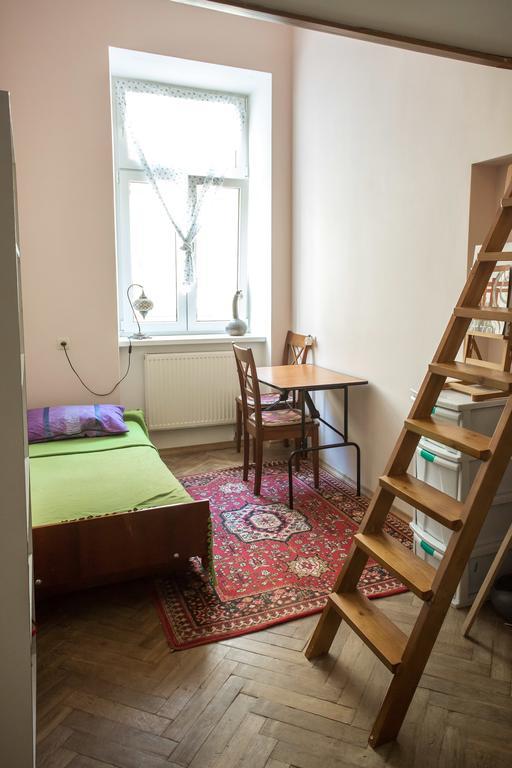 Magic Bus Hostel Лвив Стая снимка