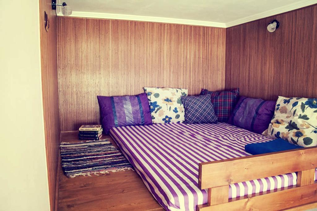 Magic Bus Hostel Лвив Екстериор снимка