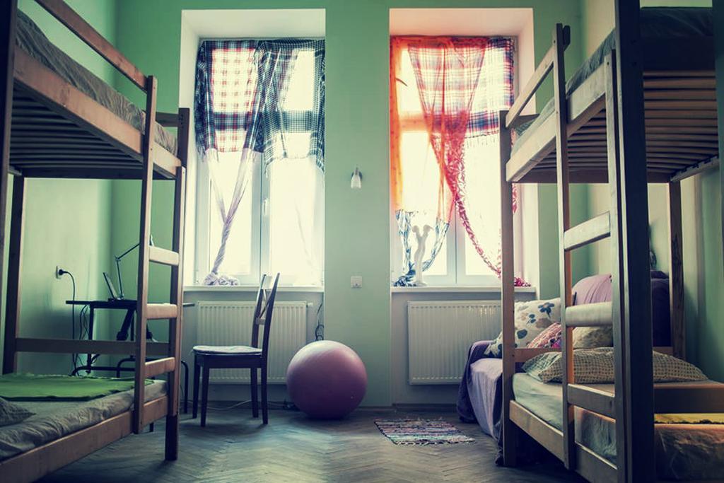 Magic Bus Hostel Лвив Екстериор снимка
